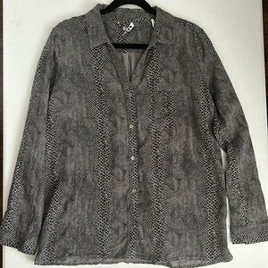 Animal print blouse 🐍😍